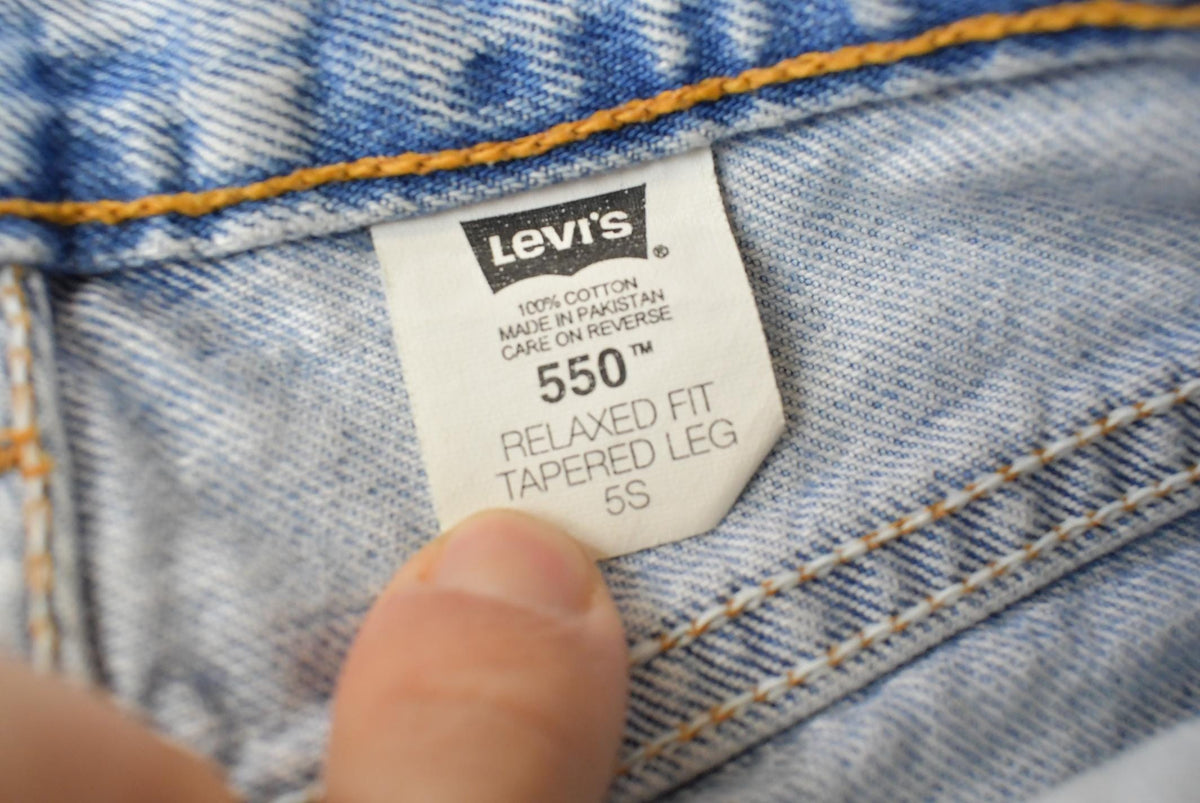 Vintage 1990s Levis Relaxed Fit Tapered Leg 550 Denim Blue Jeans Men's 26 x 28 from propervintagecanada