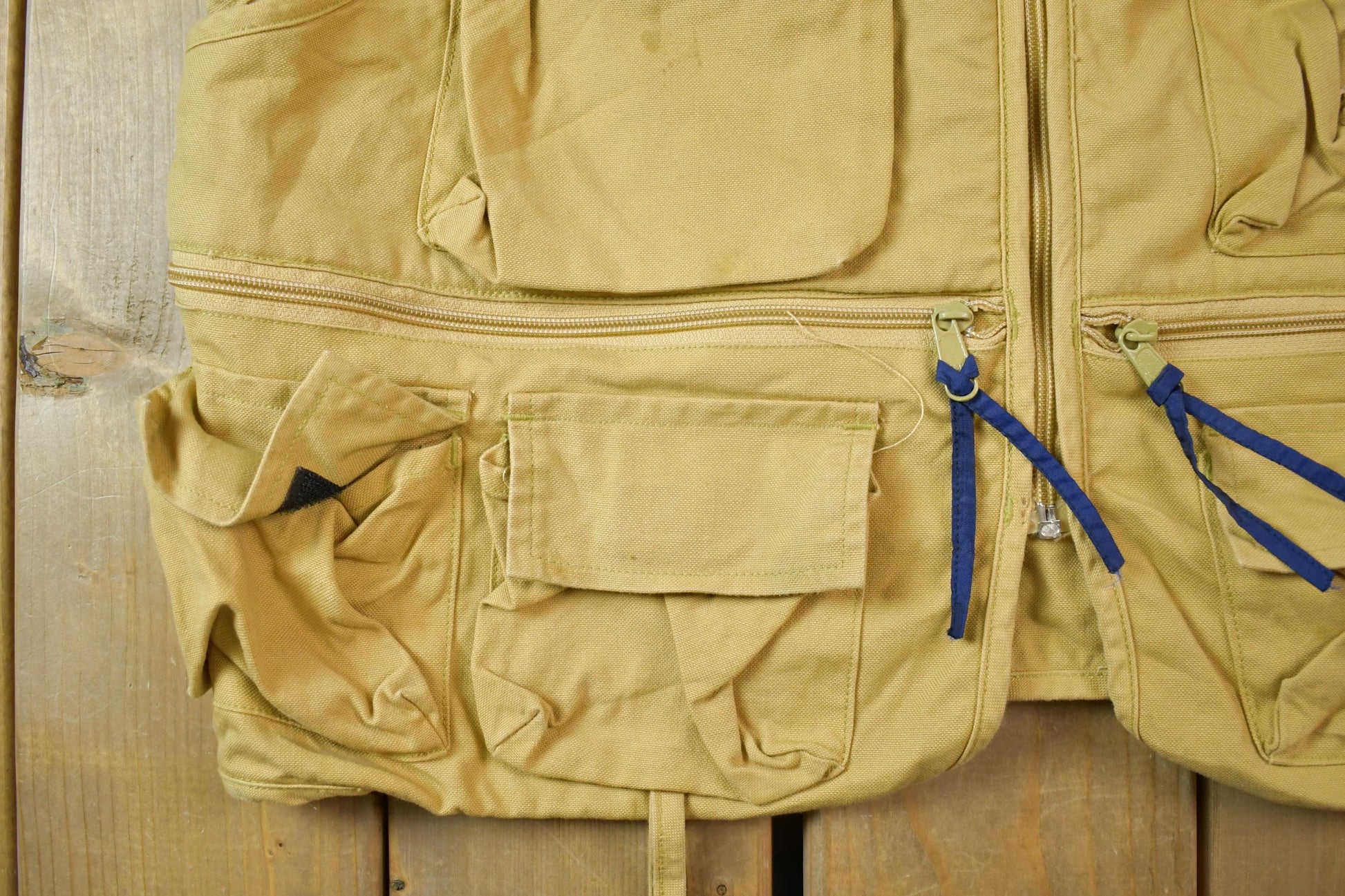 Vintage 1990s Light Fishing Tactical Vest Jacket Men's L from propervintagecanada