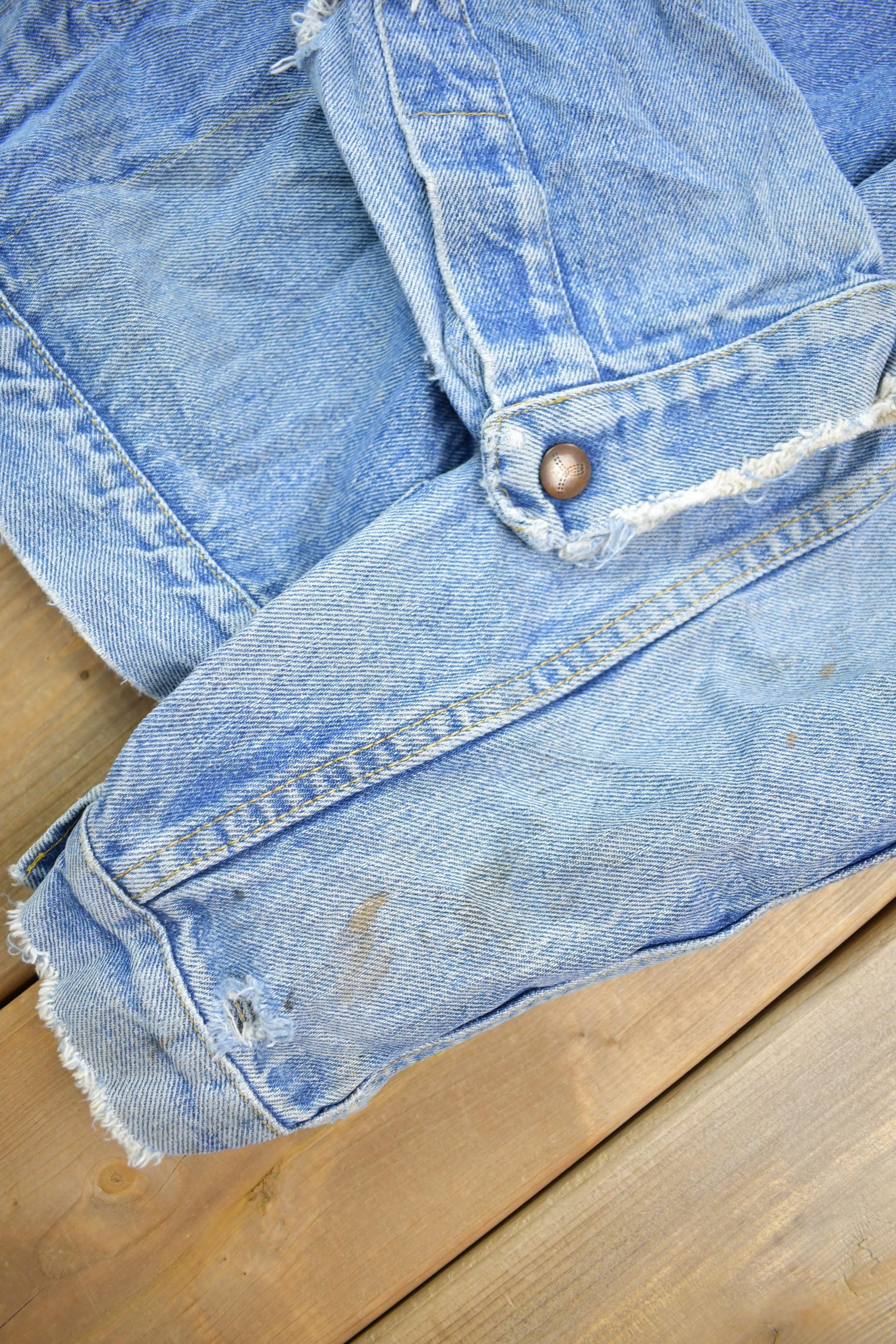 Vintage 1990s Light Wash Jean Jacket Size Men's Medium from propervintagecanada