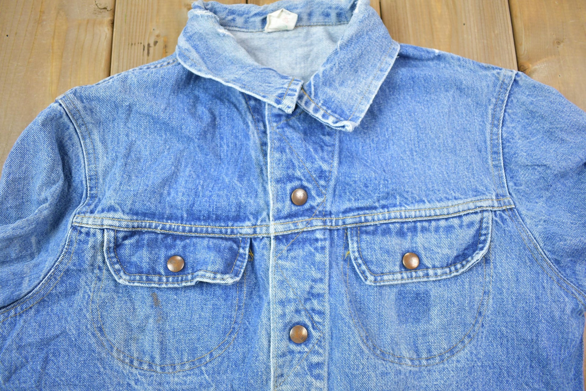 Vintage 1990s Light Wash Jean Jacket Size Men's Medium from propervintagecanada