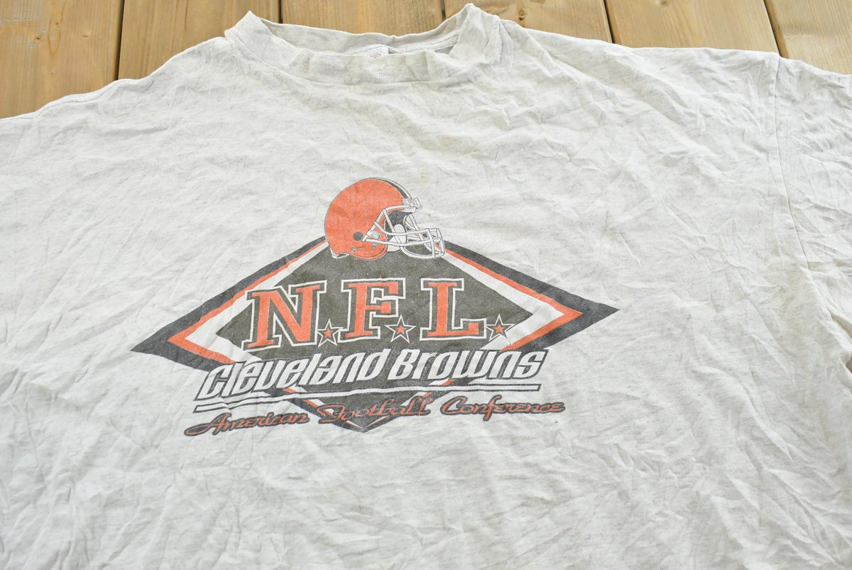 Vintage 1990s Logo 7 Cleveland Browns Football NFL Graphic T-Shirt Mens 3XL from propervintagecanada