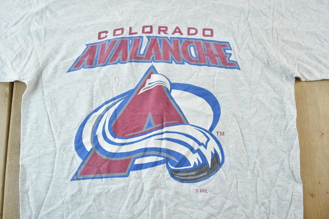 Vintage 1990s Logo 7 Colorado Avalanche NHL Graphic T-Shirt Men's XL from propervintagecanada