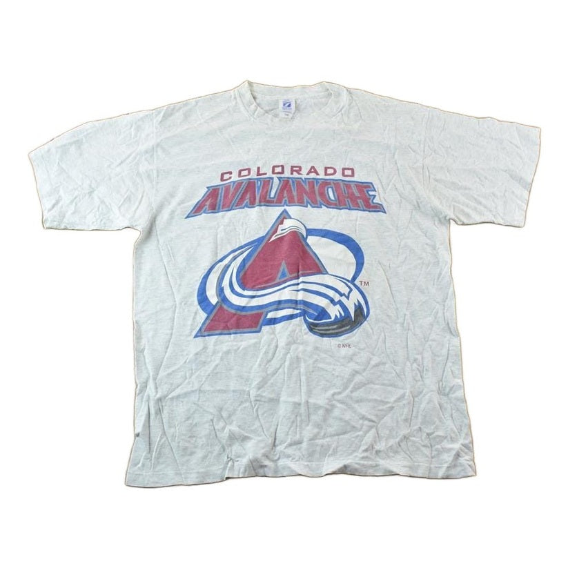 Vintage 1990s Logo 7 Colorado Avalanche NHL Graphic T-Shirt Men's XL from propervintagecanada