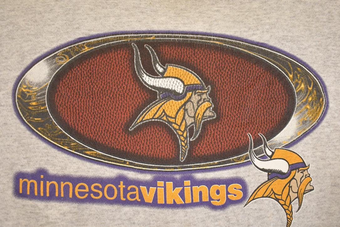 Vintage 1990s Logo 7 Minnesota Vikings Crewneck Sweatshirt Men's L from propervintagecanada