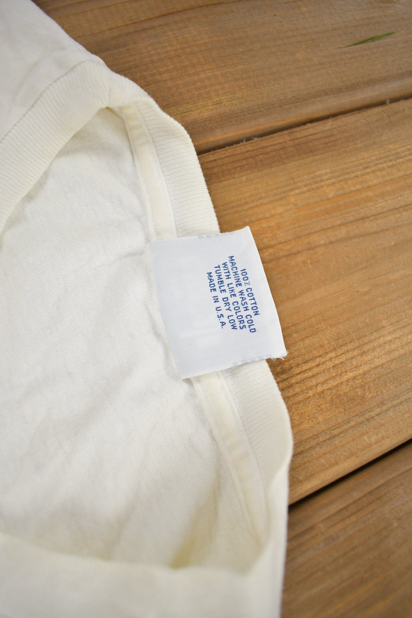 Vintage 1990s Lone Pine Koala Sanctuary Graphic T Shirt Men's Large from propervintagecanada