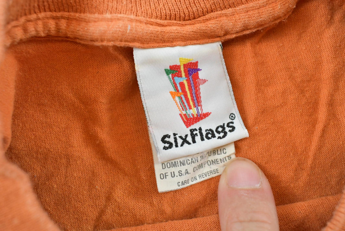 Vintage 1990s Looney Toons Six Flags Tasmanian Devil Graphic T Shirt Men's S from propervintagecanada