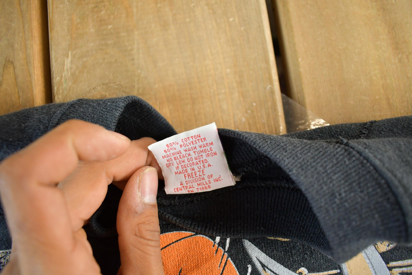 Vintage 1990s Looney Tunes Basketball Crewneck Sweatshirt Men's L from propervintagecanada