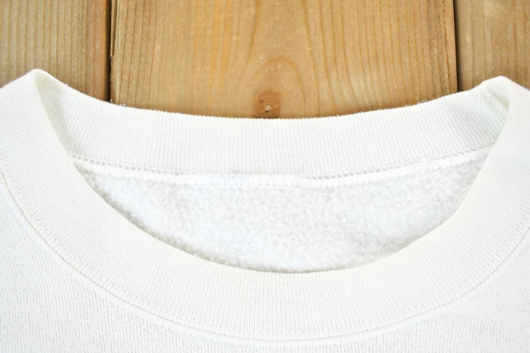 Vintage 1990s Looney Tunes Christmas Crewneck Men's Large from propervintagecanada