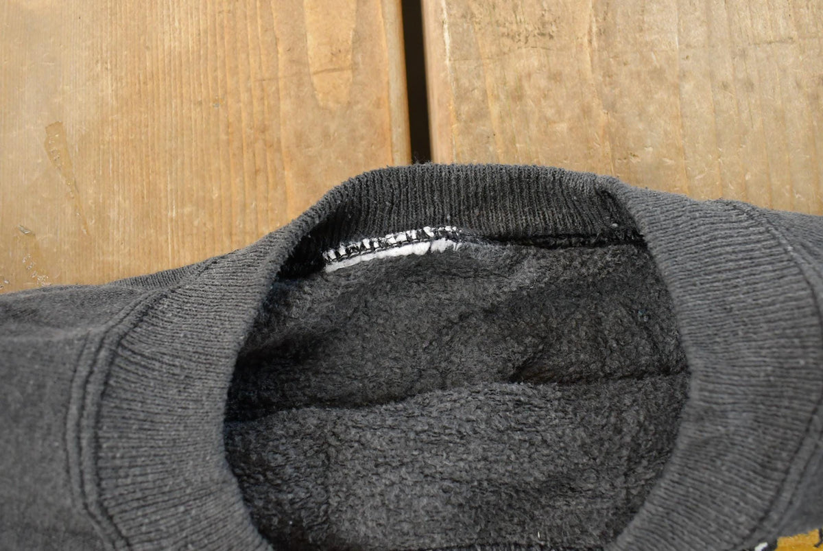 Vintage 1990s Looney Tunes Christmas Crewneck Sweatshirt Men's L from propervintagecanada