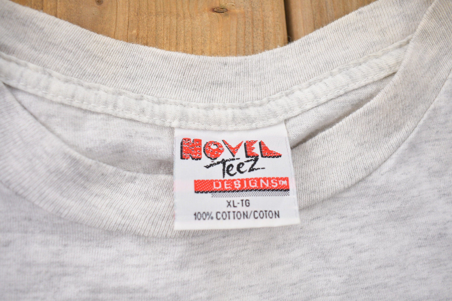 Vintage 1990s Looney Tunes Hockey Graphic T-Shirt Men's 2XL from propervintagecanada