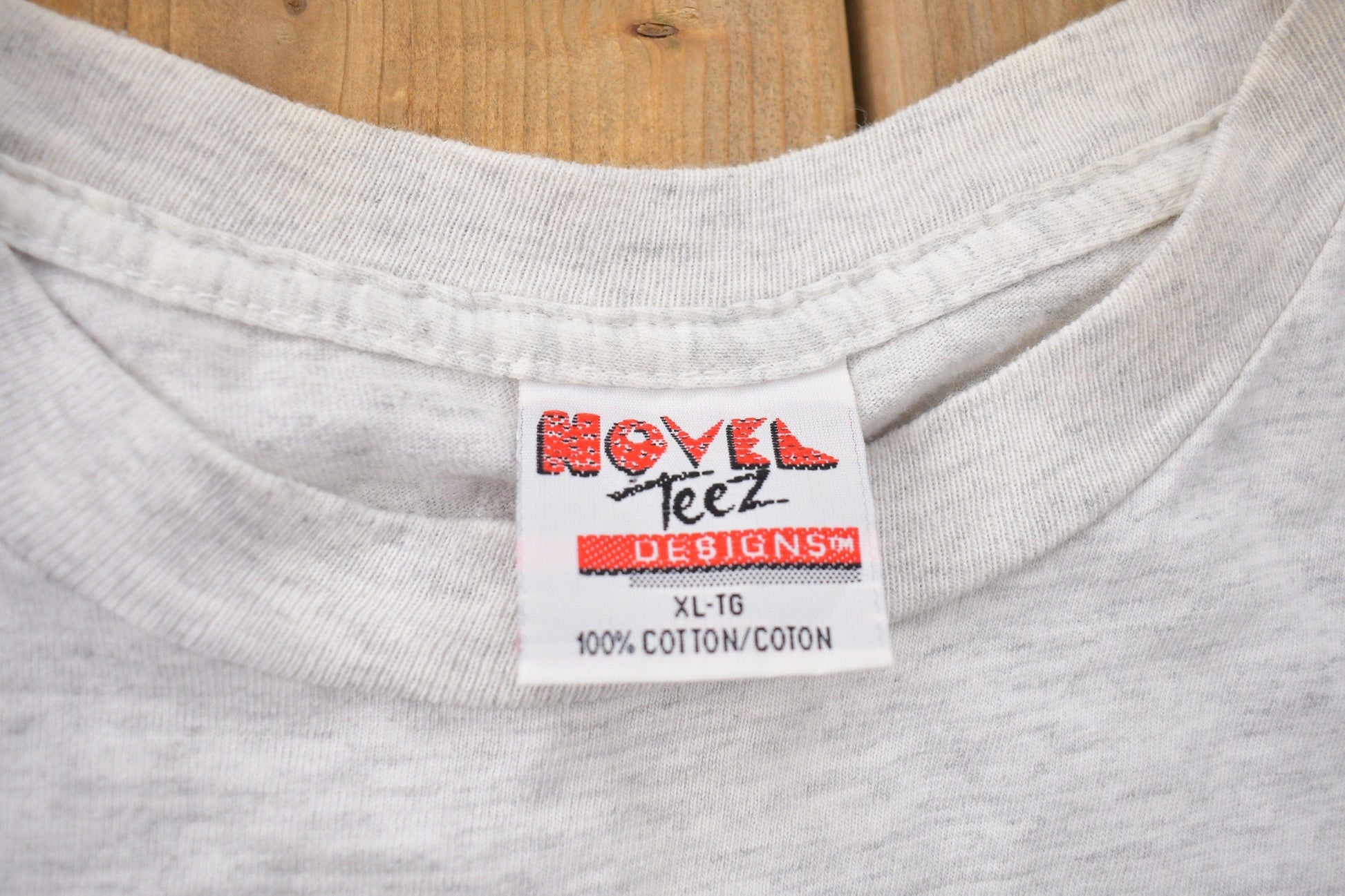 Vintage 1990s Looney Tunes Hockey Graphic T-Shirt Men's 2XL from propervintagecanada
