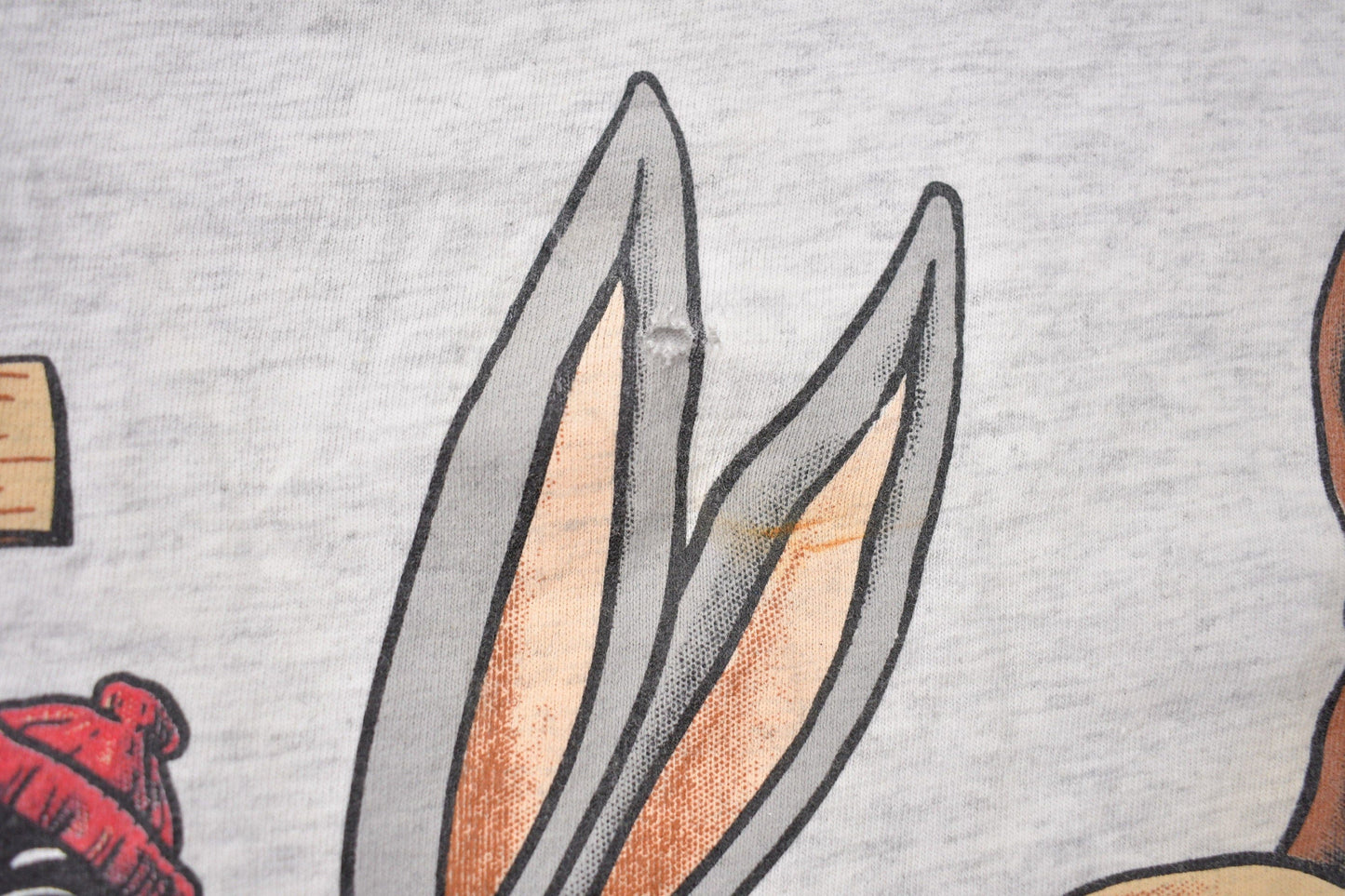 Vintage 1990s Looney Tunes Hockey Graphic T-Shirt Men's 2XL from propervintagecanada