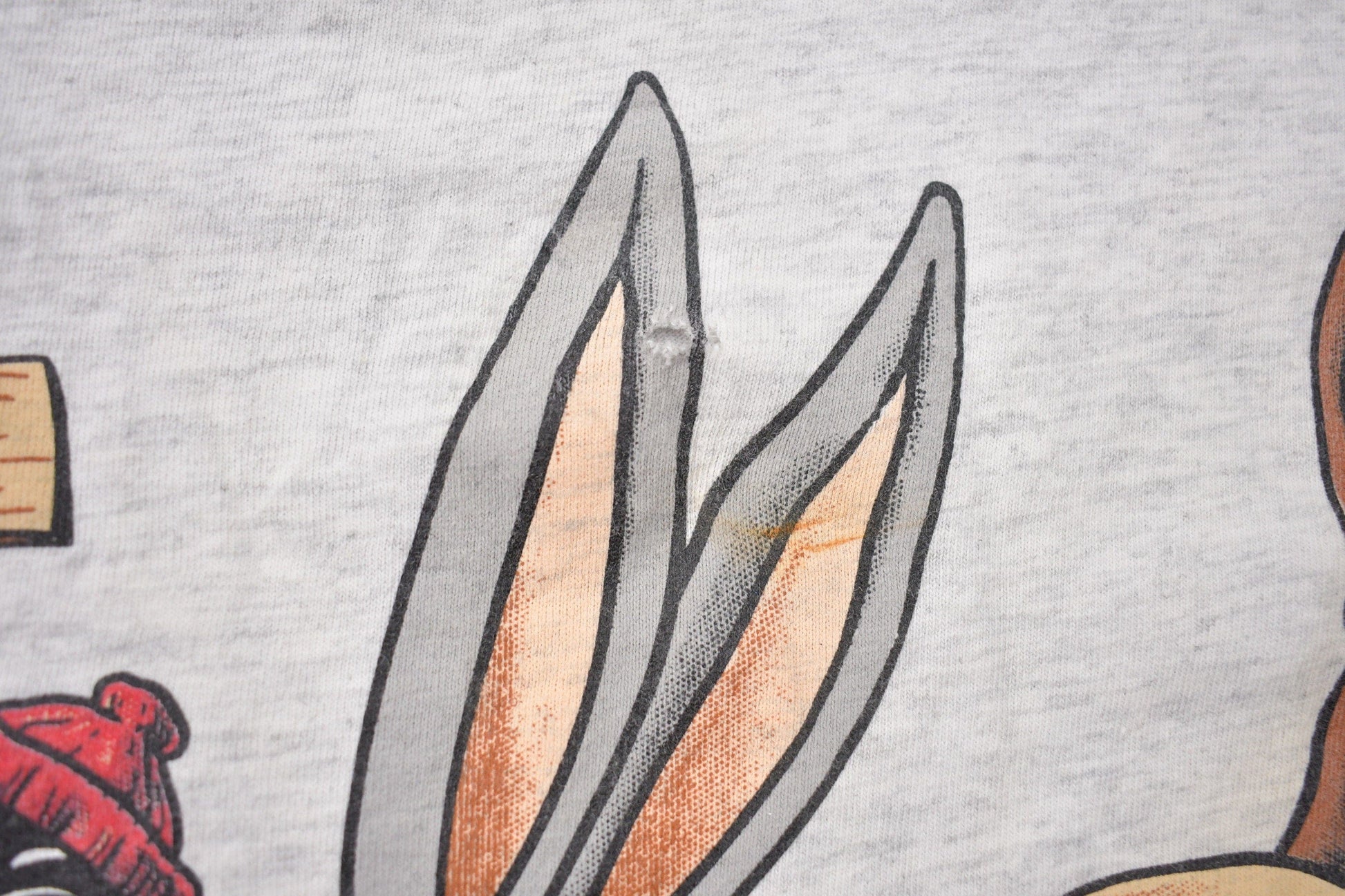 Vintage 1990s Looney Tunes Hockey Graphic T-Shirt Men's 2XL from propervintagecanada