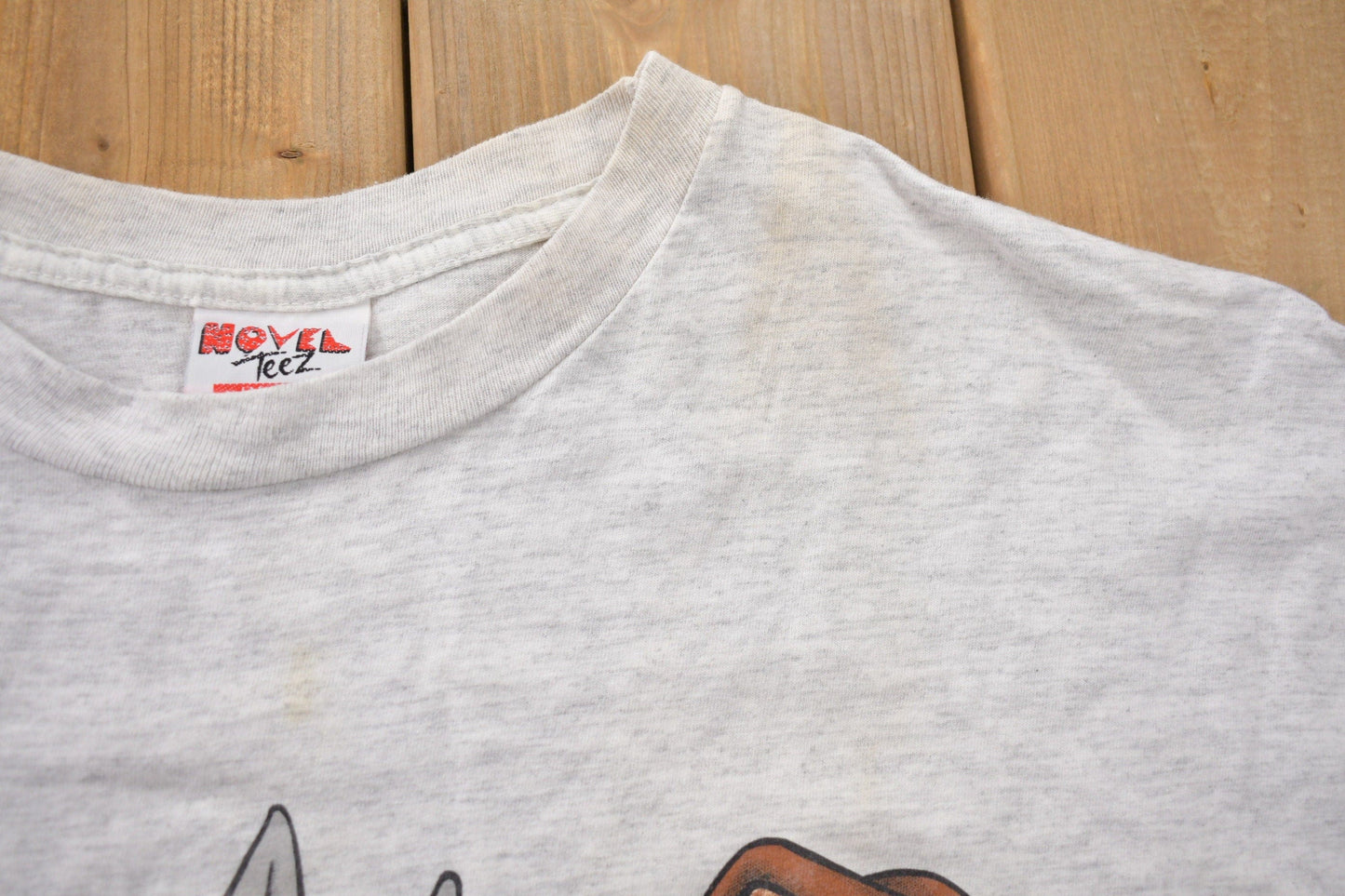 Vintage 1990s Looney Tunes Hockey Graphic T-Shirt Men's 2XL from propervintagecanada