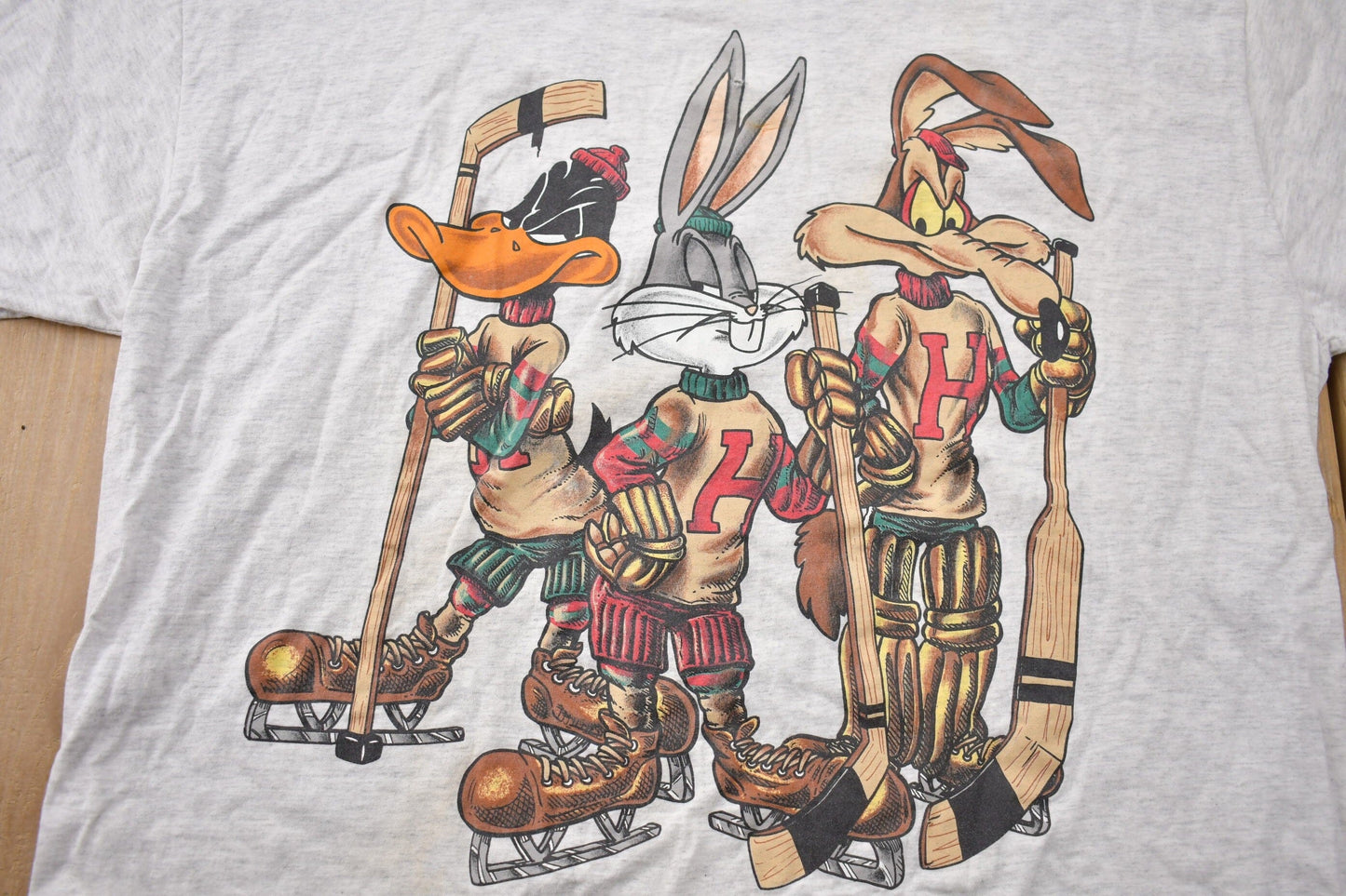 Vintage 1990s Looney Tunes Hockey Graphic T-Shirt Men's 2XL from propervintagecanada