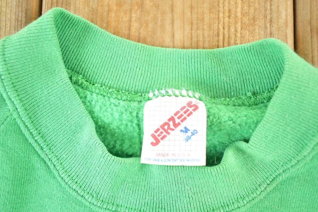 Vintage 1990s Looney Tunes Mistletoe Victim Crewneck Mens M from propervintagecanada