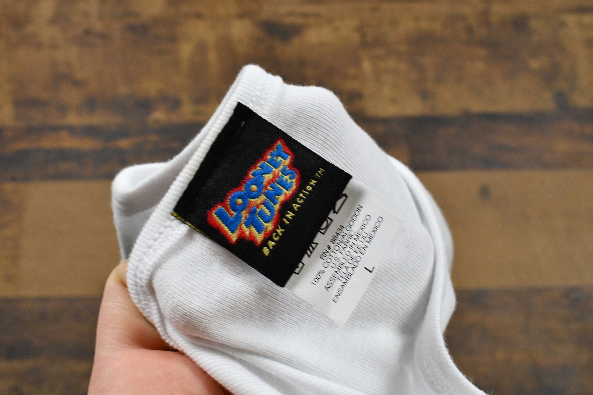 Vintage 1990s Looney Tunes T-Shirt Men's Small from propervintagecanada