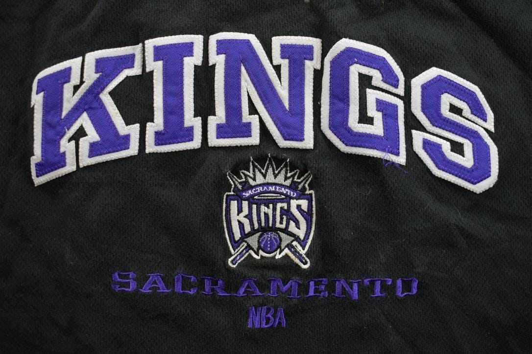 Vintage 1990s Los Angeles Kings NHL Raglan Crewneck Sweatshirt Men's Small from propervintagecanada