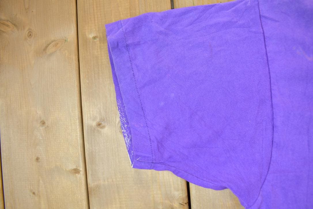 Vintage 1990s Los Angeles Lakers NBA Shaquille O'Neal Graphic T-Shirt Men's XL from propervintagecanada