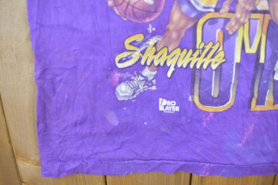 Vintage 1990s Los Angeles Lakers NBA Shaquille O'Neal Graphic T-Shirt Men's XL from propervintagecanada