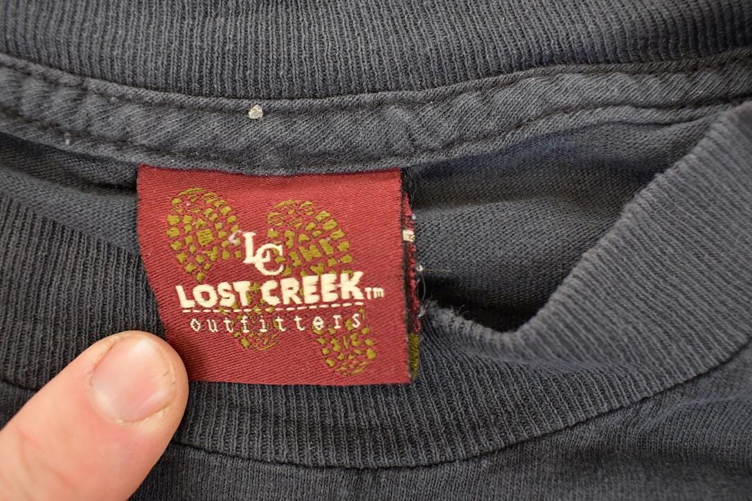 Vintage 1990s Lost Creek Howling Wolves Outdoorsman Souvenir T-Shirt Men's L from propervintagecanada