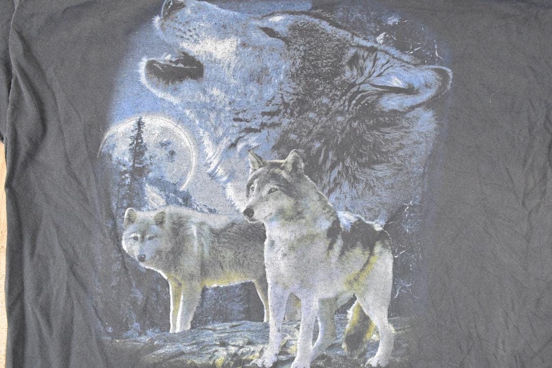 Vintage 1990s Lost Creek Howling Wolves Outdoorsman Souvenir T-Shirt Men's L from propervintagecanada