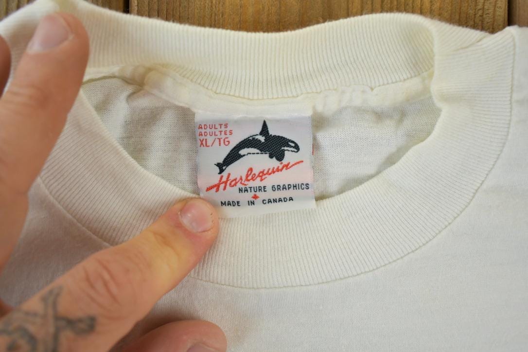 Vintage 1990s Lyndhurst Canada Floral Souvenir Single Stitch Graphic Print T-Shirt Men's XL from propervintagecanada