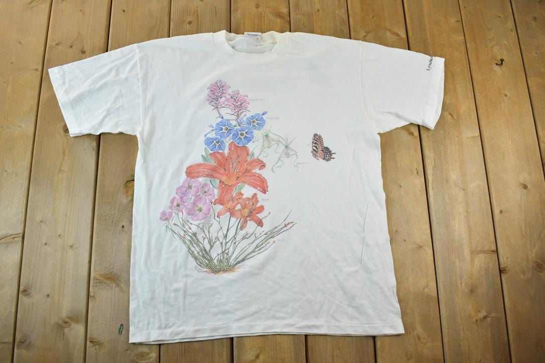Vintage 1990s Lyndhurst Canada Floral Souvenir Single Stitch Graphic Print T-Shirt Men's XL from propervintagecanada