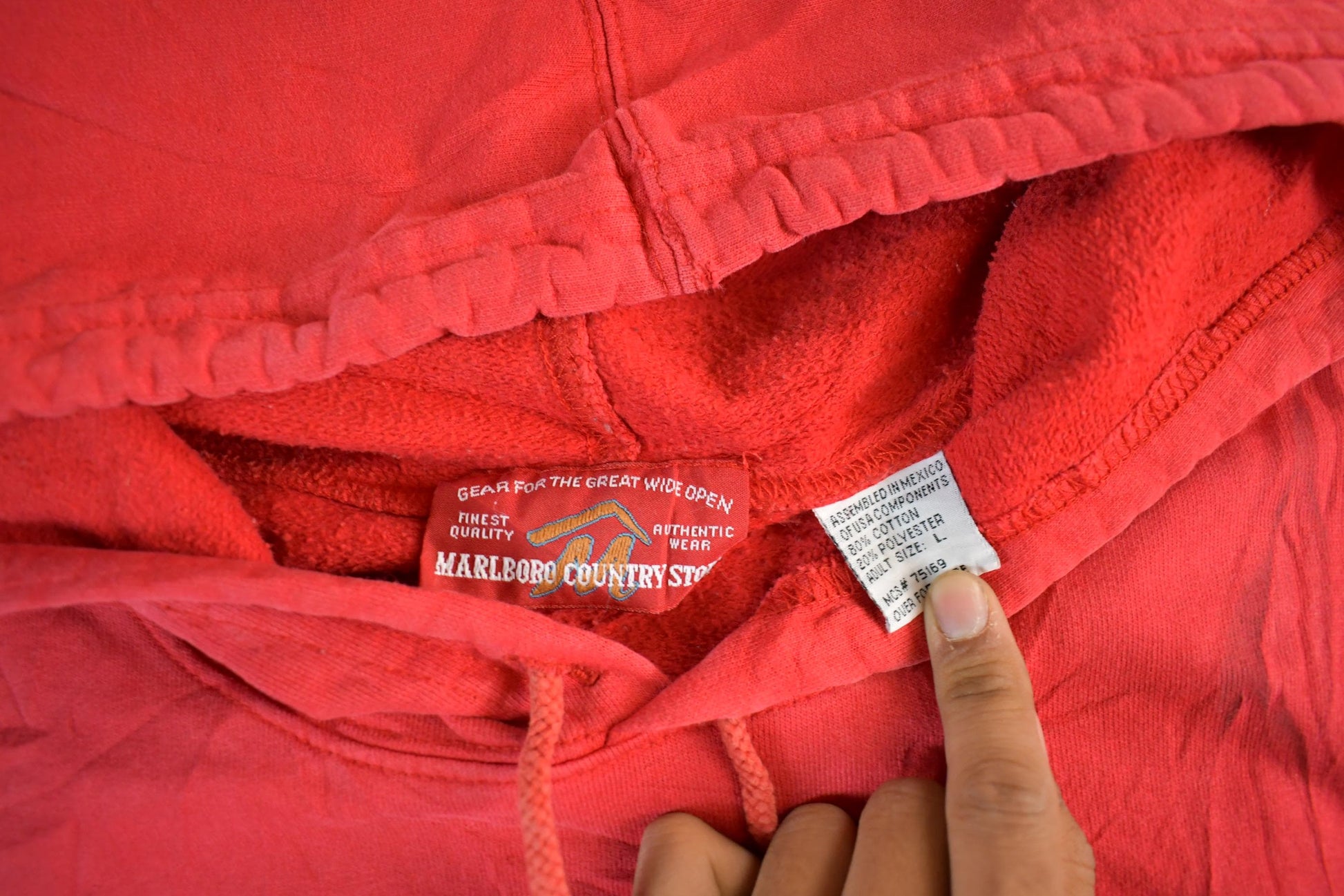 Vintage 1990s Marlboro Country Store Hoodie Men's Large from propervintagecanada