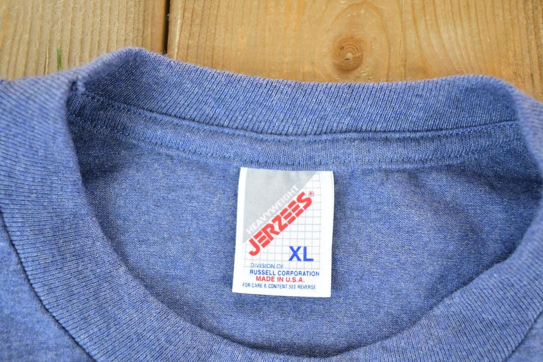 Vintage 1990s Maui Hawaii Souvenir Single Stitch Graphic Print T-Shirt Men's XL from propervintagecanada