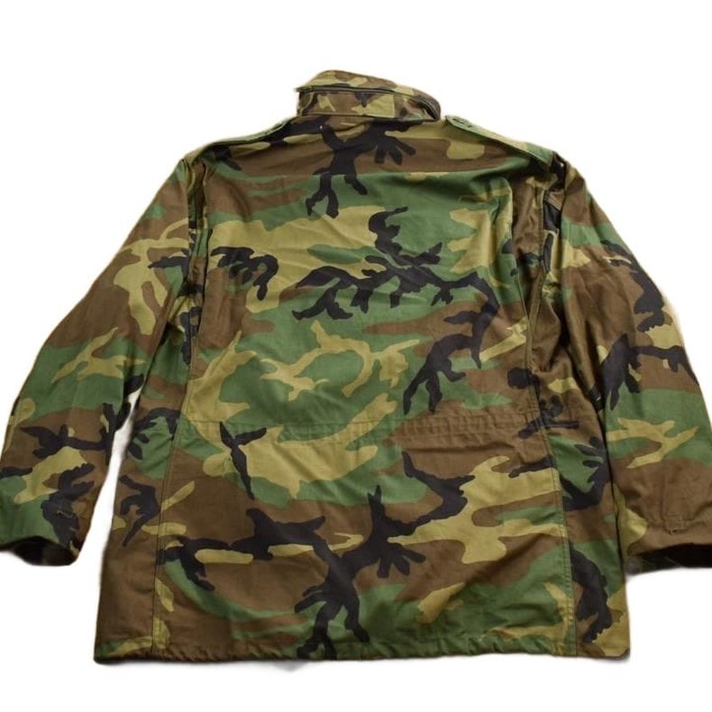 Vintage 1990s Military Camo Field Jacket Men's Large from propervintagecanada