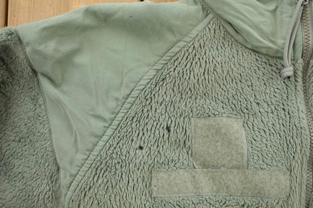 Vintage 1990s Military Cold Weather Polar Tec Fleece Sweater Men's Large from propervintagecanada