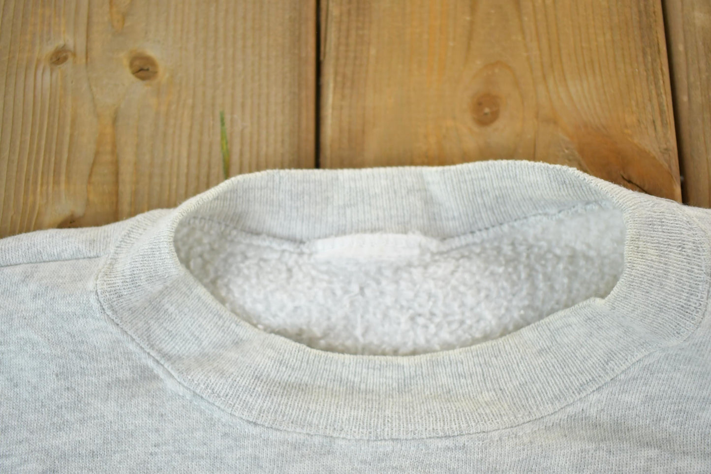 Vintage 1990s Minnesota Ducks Souvenir Embroidered Crewneck Sweatshirt Men's XL from propervintagecanada