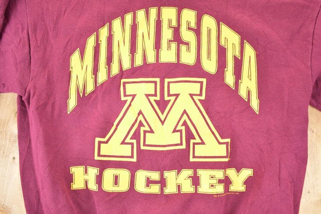 Vintage 1990s Minnesota Hockey Crewneck Sweatshirt Mens L from propervintagecanada