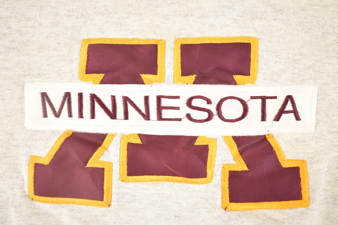 Vintage 1990s Minnesota Souvenir Embroidered Crewneck Sweatshirt Men's L from propervintagecanada
