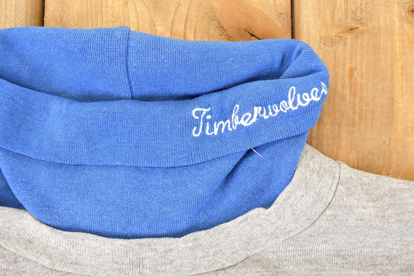 Vintage 1990s Minnesota Timberwolves NBA Turtleneck Sweatshirt Mens M from propervintagecanada