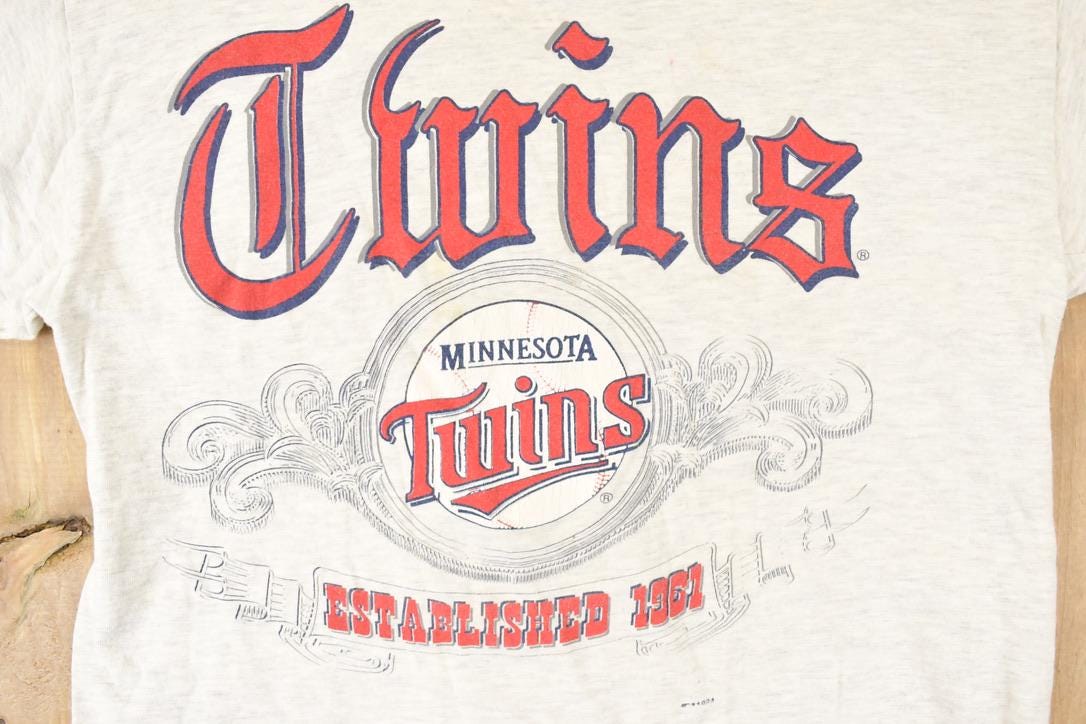 Vintage 1990s Minnesota Twins Gothic Font MLB T-Shirt Men's M from propervintagecanada