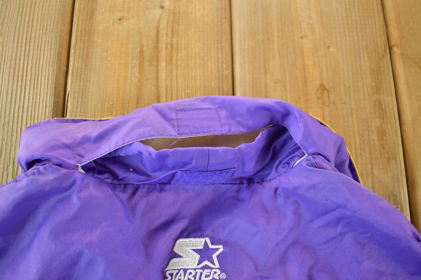 Vintage 1990s Minnesota Vikings NFL Football Windbreaker Men's Large from propervintagecanada