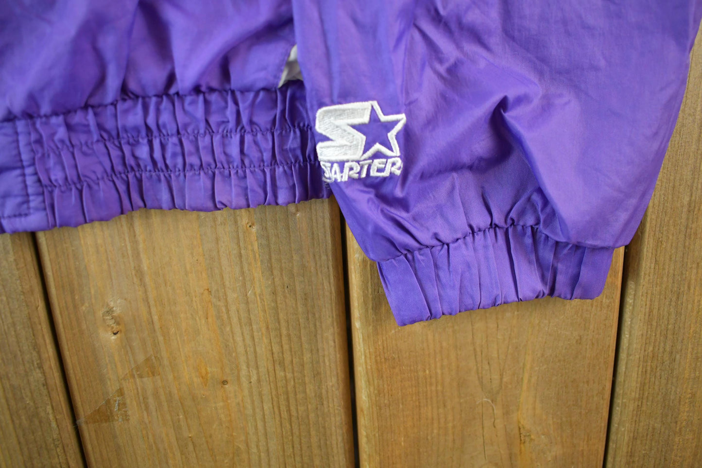 Vintage 1990s Minnesota Vikings NFL Football Windbreaker Men's Large from propervintagecanada
