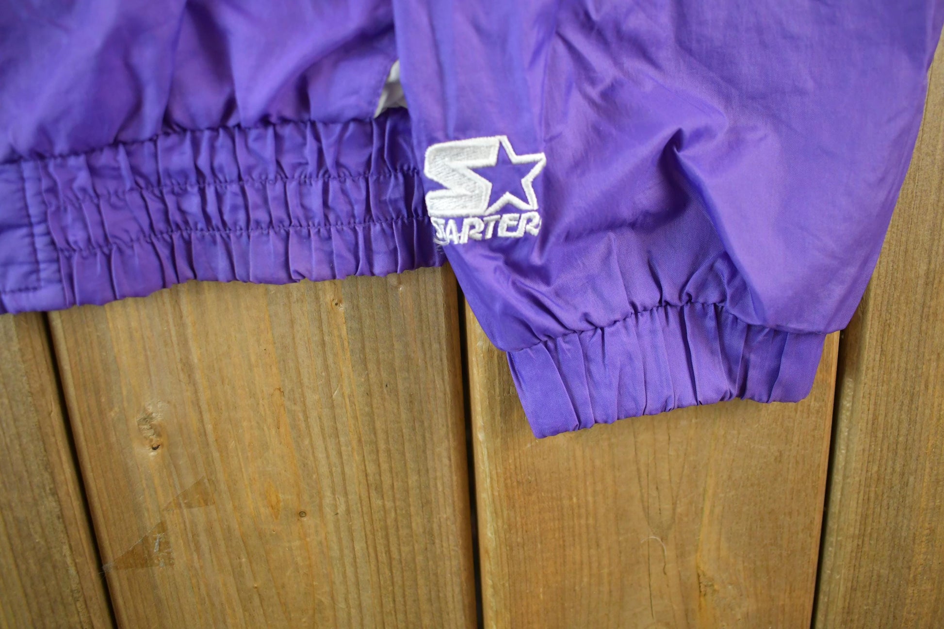 Vintage 1990s Minnesota Vikings NFL Football Windbreaker Men's Large from propervintagecanada