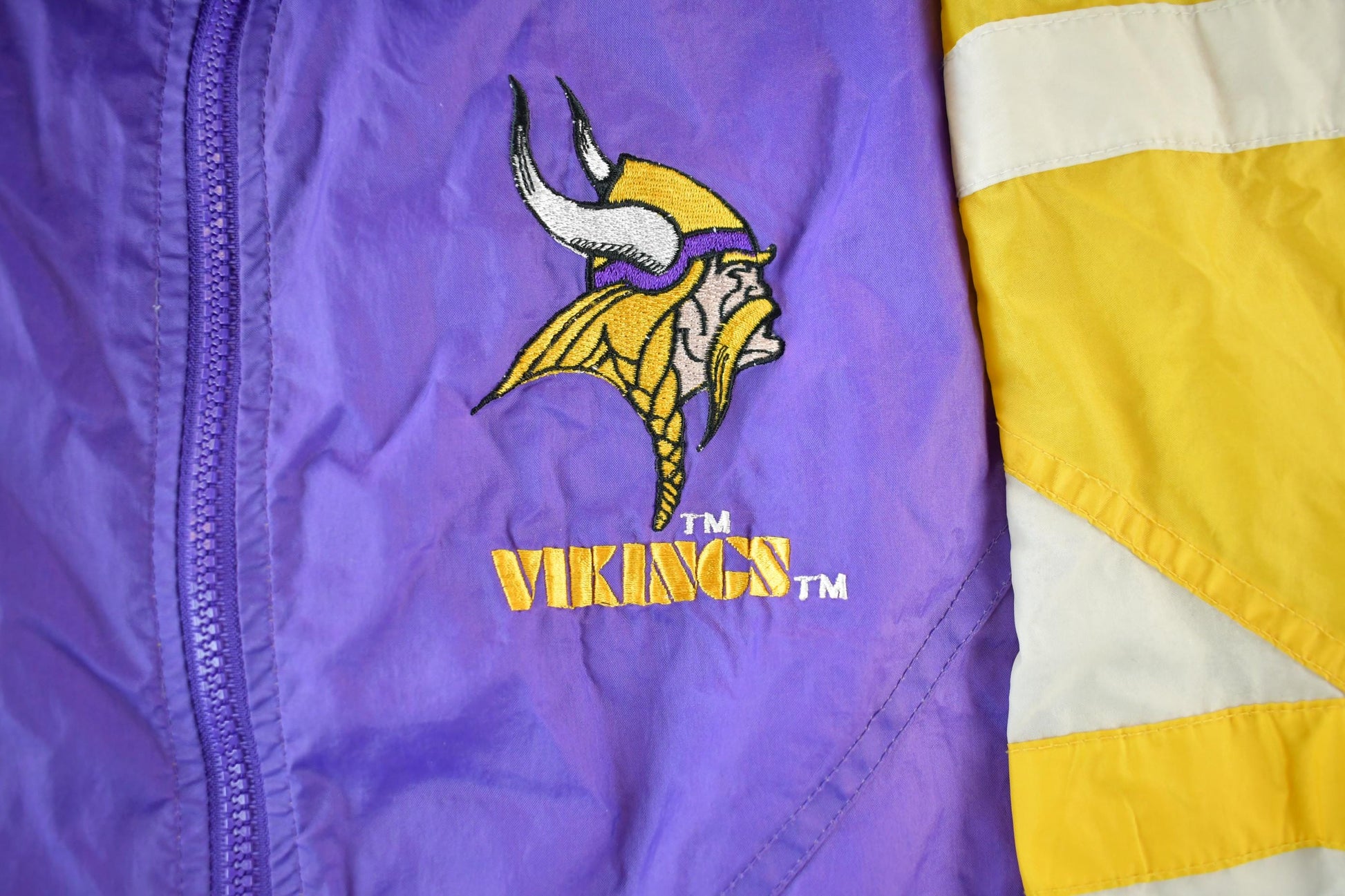 Vintage 1990s Minnesota Vikings NFL Football Windbreaker Men's Large from propervintagecanada