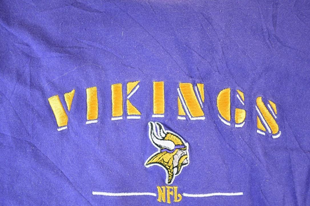 Vintage 1990s Minnesota Vikings NFL Graphic T-ShirtMen's Large from propervintagecanada