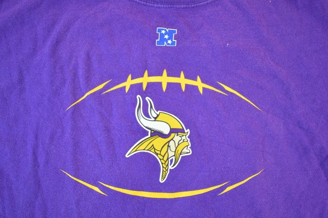Vintage 1990s Minnesota Vikings NFL Graphic T-ShirtMen's XL from propervintagecanada