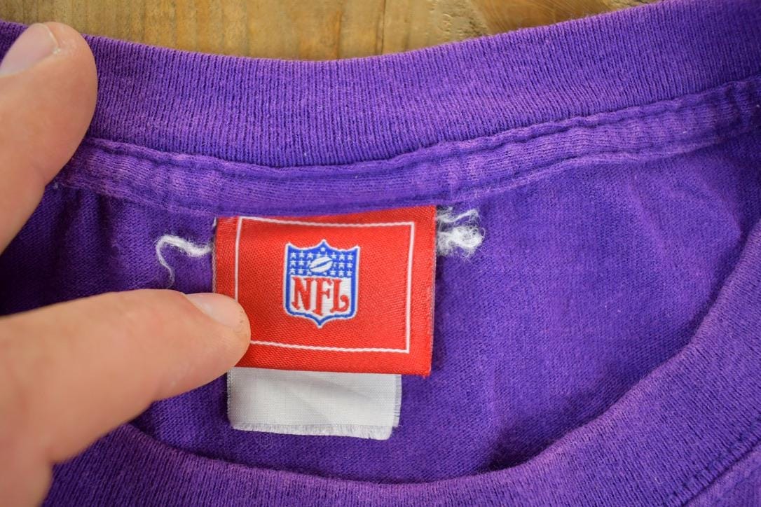 Vintage 1990s Minnesota Vikings NFL Graphic T-ShirtMen's XL from propervintagecanada