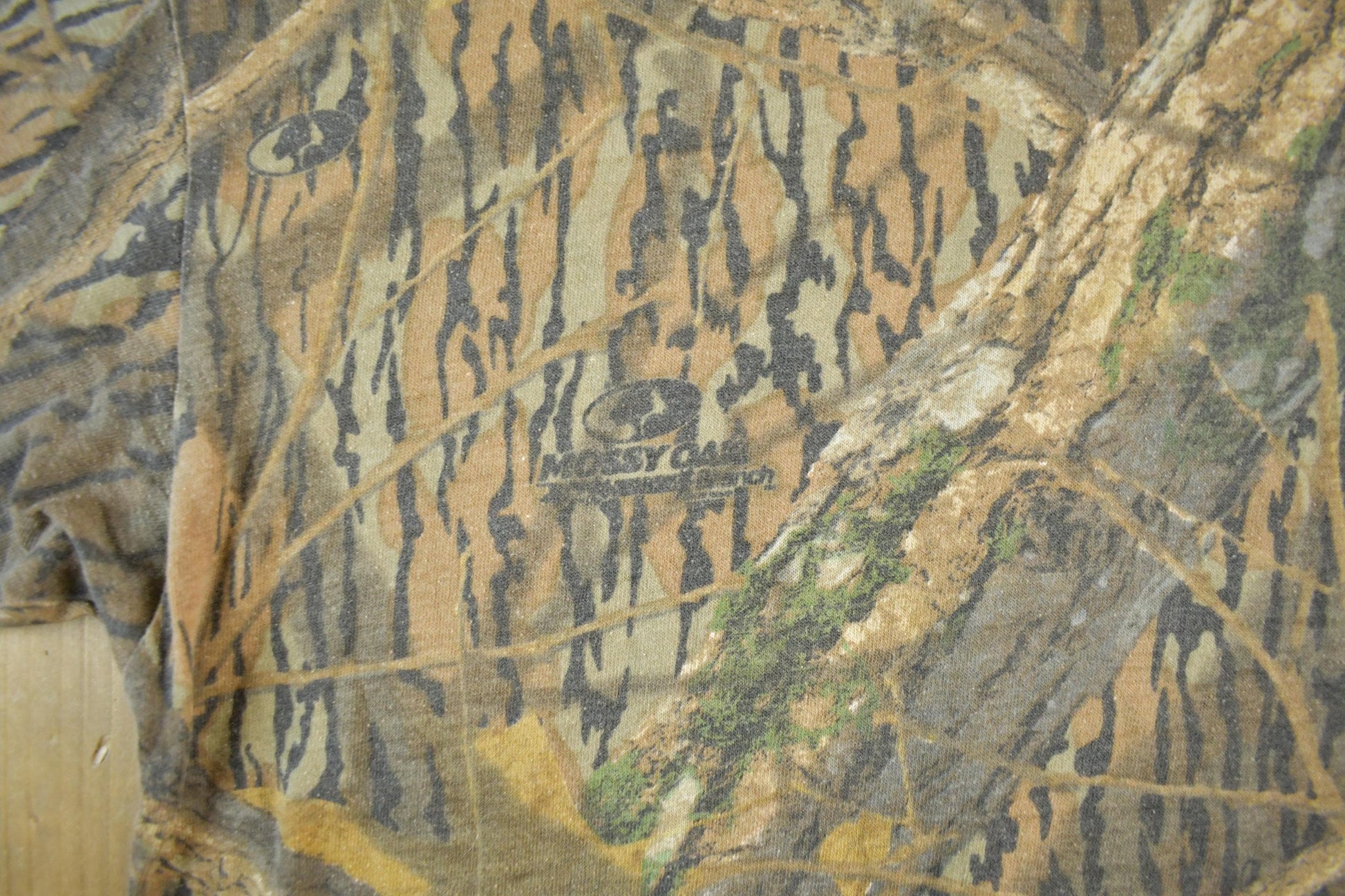 Vintage 1990s Mossy Oak Tree Camo T-Shirt Men's XL from propervintagecanada