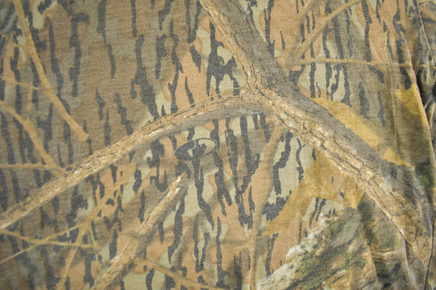 Vintage 1990s Mossy Oak Tree Camo T-Shirt Men's XL from propervintagecanada