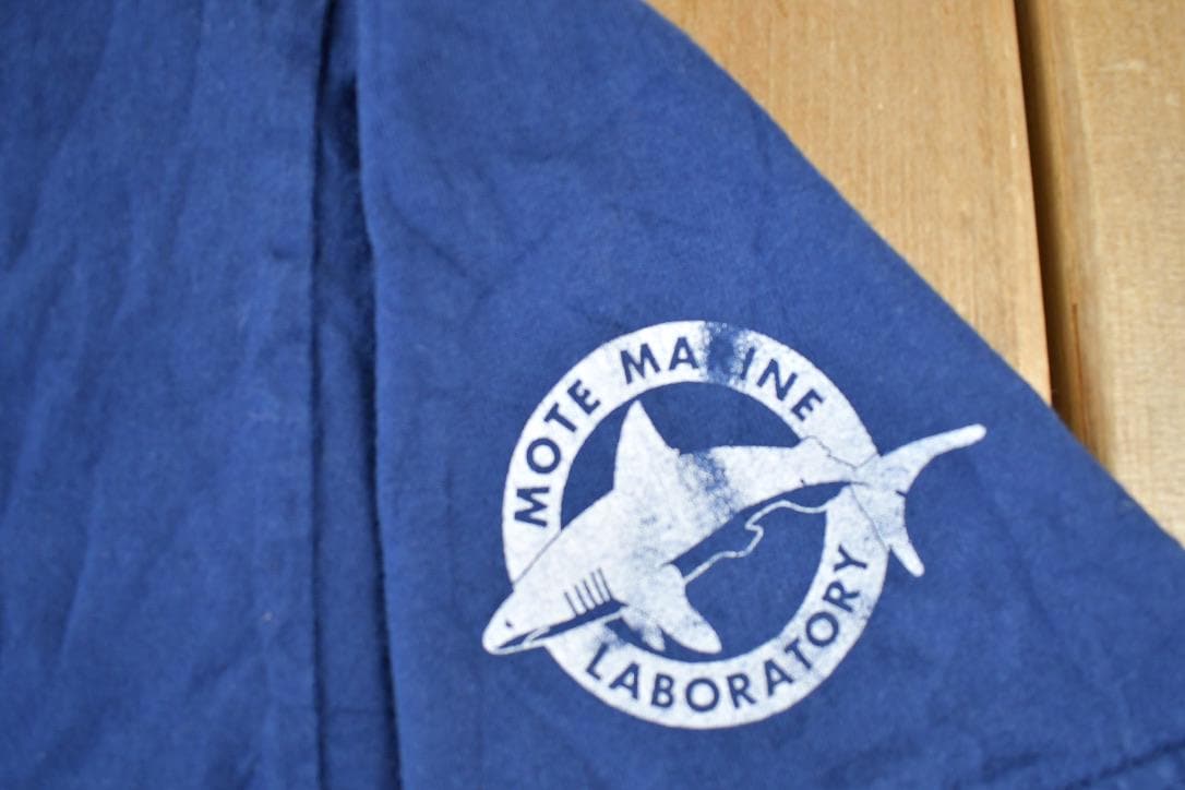 Vintage 1990s Mote Marine Lab Manatee Graphic T-Shirt Men's Large from propervintagecanada