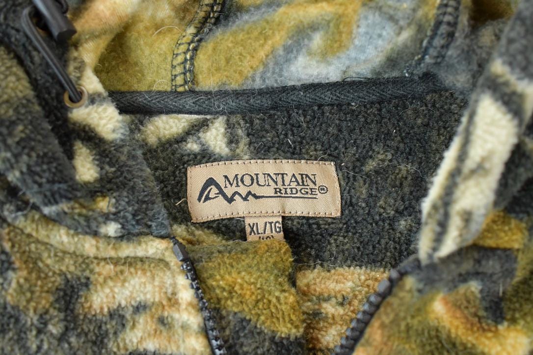Vintage 1990s Mountain Ridge Realtree Camo Hooded Fleece Sweater Men's Large from propervintagecanada