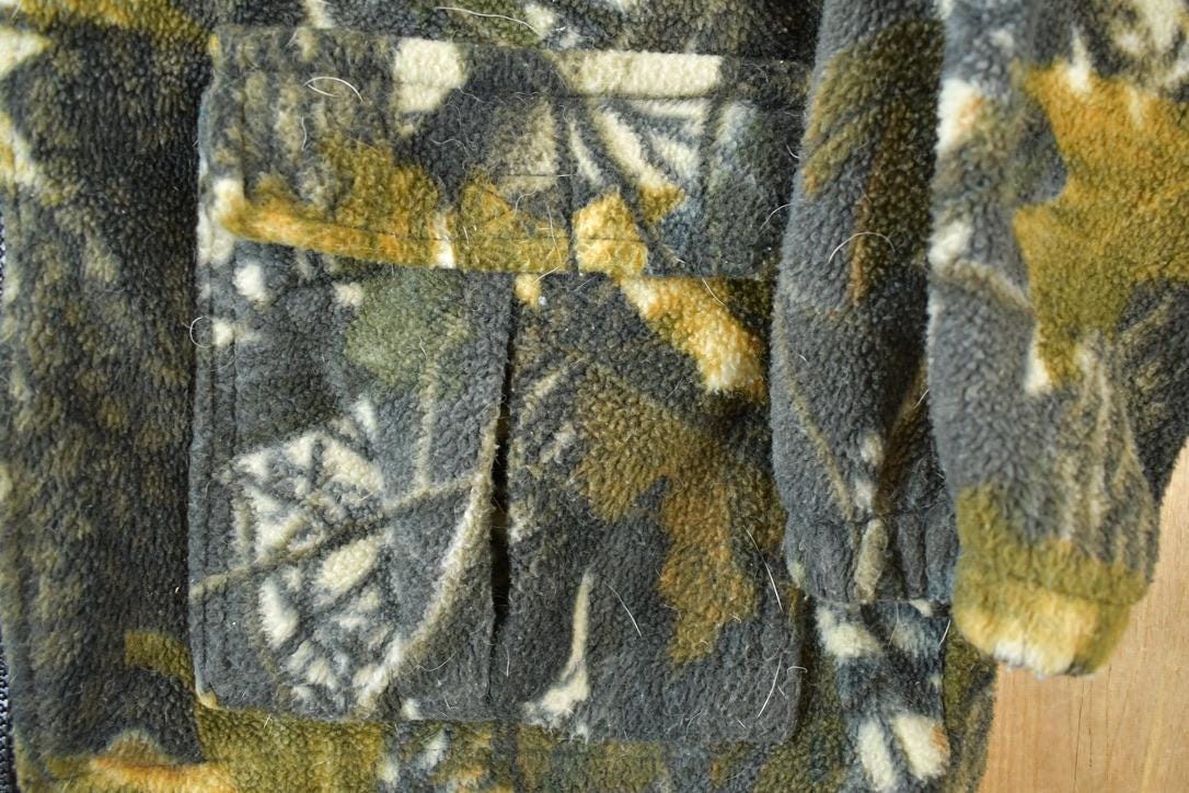 Vintage 1990s Mountain Ridge Realtree Camo Hooded Fleece Sweater Men's Large from propervintagecanada