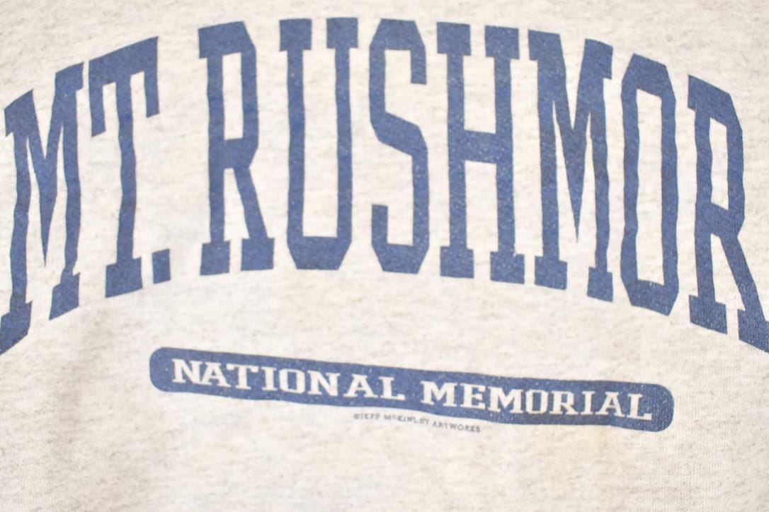 Vintage 1990s Mt Rushmore National Memorial Graphic Print Crewneck Sweatshirt Men's L from propervintagecanada